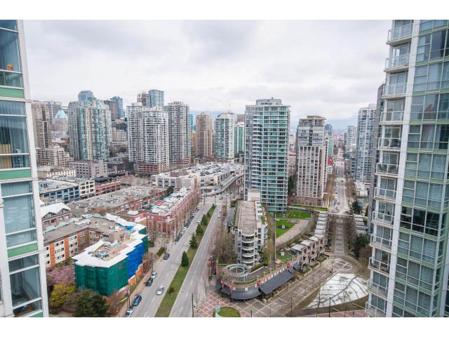 Bright living room with city view and modern furnishings. - 2706 -198 Aquarius Mews, Vancouver Downtown