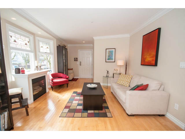 Bright living room with hardwood floors, modern decor, and a large window. - 3 - 2535 West 6th Ave, Vancouver West Side