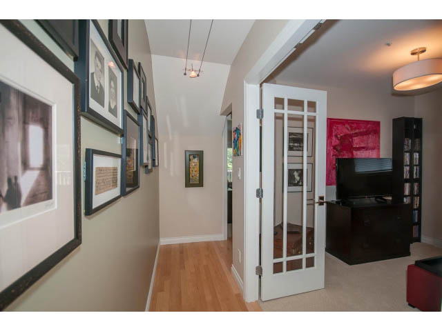 Furnished living room with hardwood floors and modern decor. - 3 - 2535 West 6th Ave, Vancouver West Side