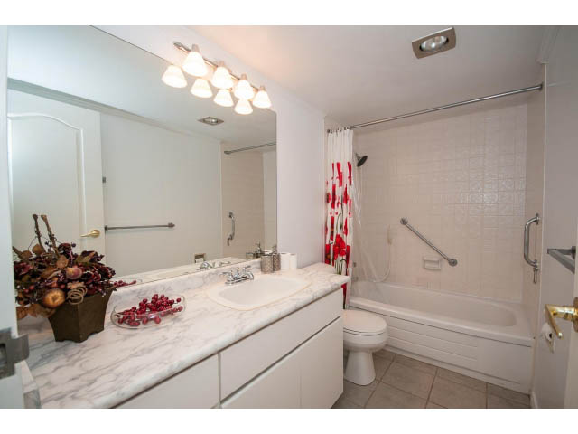 Furnished bathroom with marble countertops and a bathtub. - 606 - 2020 Fullerton Ave, North Vancouver