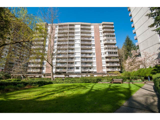 Furnished 2-bedroom condo with balcony and lush garden view. - 606 - 2020 Fullerton Ave, North Vancouver