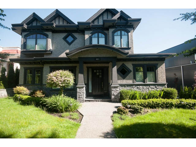 Spacious 4-bedroom + den house with large windows and a well-maintained front yard. - 3921 West 10th, Vancouver West Side