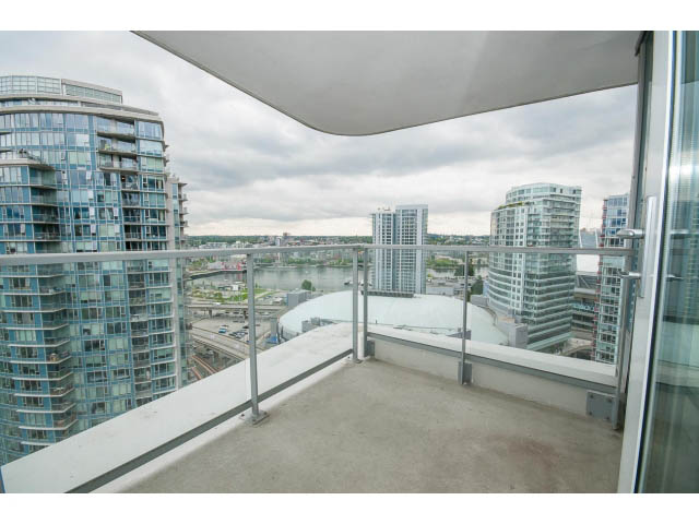 Spacious balcony with city view and modern furnishings. - 3006 - 188 Keefer Place, Vancouver Downtown
