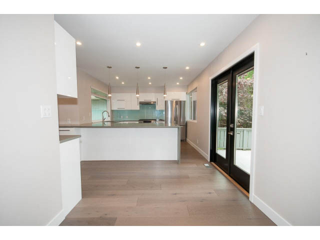 Bright kitchen with hardwood floors and a city view. - 3188 St. Andrews Ave, North Vancouver