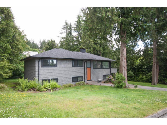 Modern 5-bedroom house with a sleek, contemporary design and large windows. - 3188 St. Andrews Ave, North Vancouver