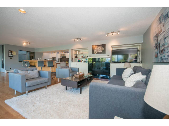 Spacious living room with modern furniture, hardwood floors, and a city view. - 5338 Montiverdi Pl, West Vancouver