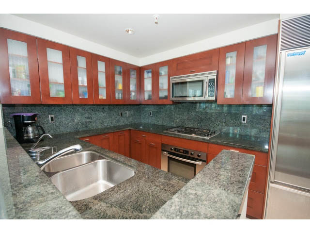 Bright kitchen with granite countertops and modern appliances. - 803 - 590 Nicola Street, Vancouver Downtown
