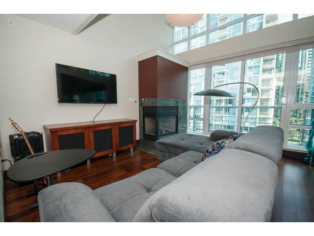 Bright living room with hardwood floors, city view, and modern furnishings. - 803 - 590 Nicola Street, Vancouver Downtown