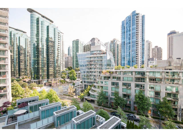 Bright loft with city view and modern furnishings. - 803 - 590 Nicola Street, Vancouver Downtown