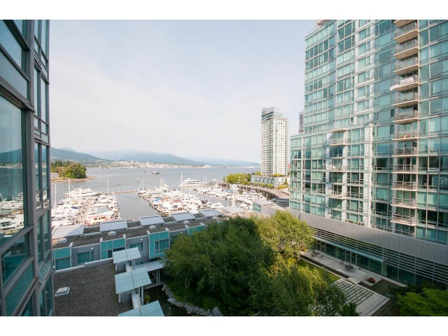 Bright loft with stunning city view and waterfront access. - 803 - 590 Nicola Street, Vancouver Downtown