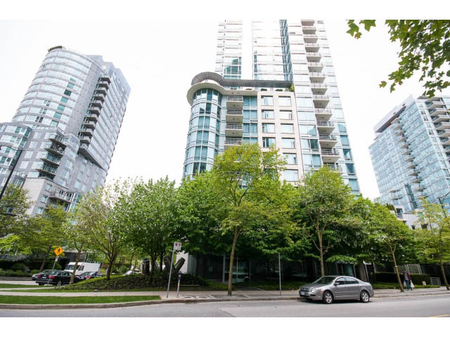 Bright loft with city view and modern furnishings. - 803 - 590 Nicola Street, Vancouver Downtown