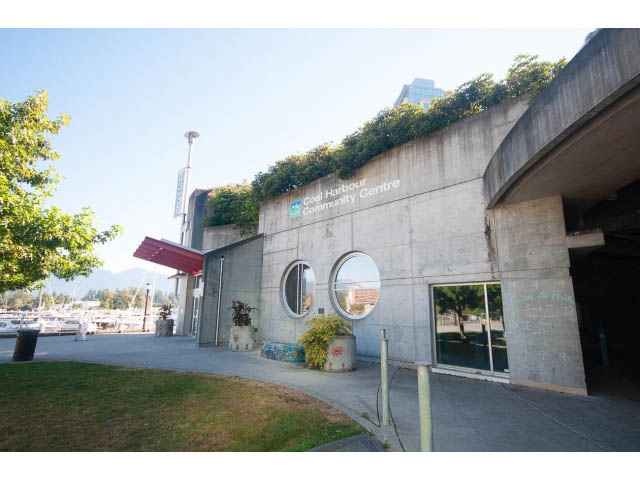 Furnished loft with concrete walls and greenery, modern design. - 803 - 590 Nicola Street, Vancouver Downtown