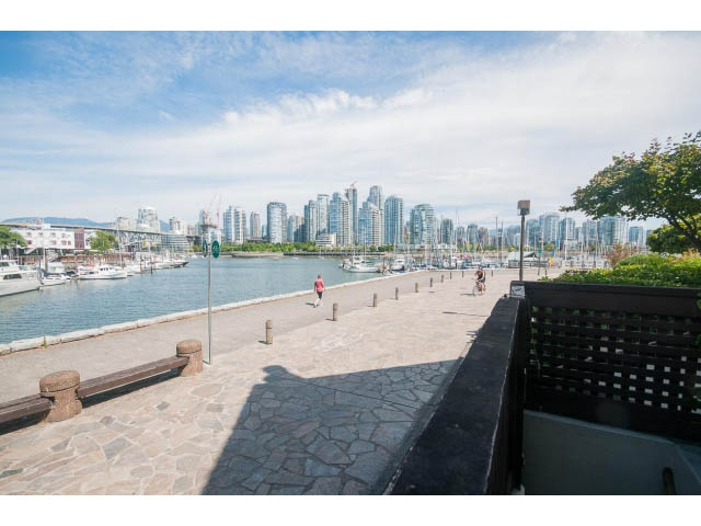 Furnished 1-bedroom + den townhouse with city view and stone-paved patio. - 1122 Ironwork Passage, Vancouver West Side