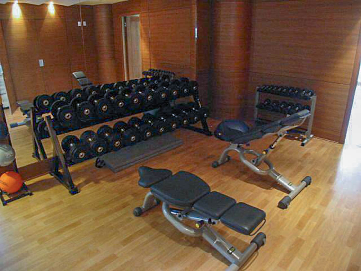 Bright gym with hardwood floors, exercise equipment, and dumbbell racks. - 2806 - 1111 Alberni Street, Vancouver Downtown
