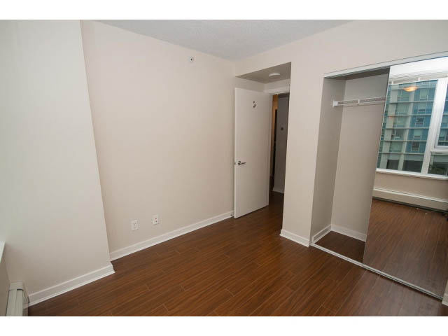 Spacious living room with hardwood floors and city view. - 605 - 633 Abbott St, Vancouver Downtown
