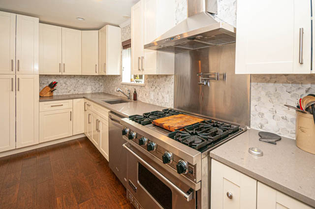 2663 fromme road north vancouver lynn valley