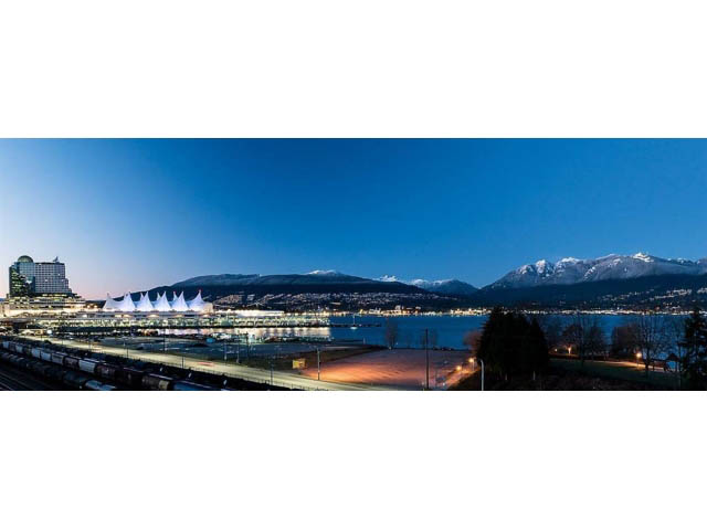 Furnished 1-bedroom condo with stunning city and mountain views. - 708 - 27 Alexander St, Vancouver Downtown