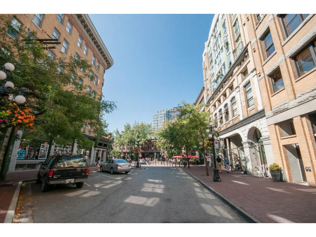 Furnished 1-bedroom condo with brick facade and city views. - 708 - 27 Alexander St, Vancouver Downtown