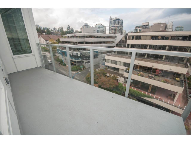 Bright penthouse with city view and modern balcony. - 524 - 255 West 1st St, North Vancouver