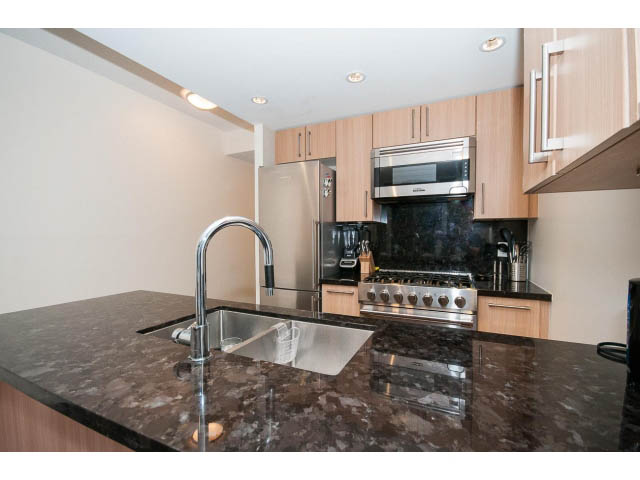 Bright kitchen with granite countertops and stainless steel appliances, modern design. - 802 - 1708 Columbia St, Vancouver West Side