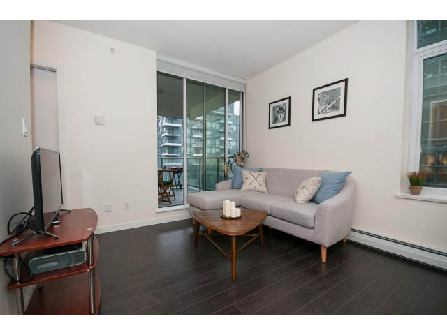 Spacious living room with hardwood floors, city view, and modern furnishings. - 802 - 1708 Columbia St, Vancouver West Side