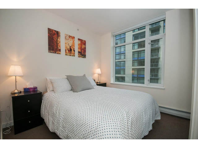 Bright bedroom with large windows, city view, and modern decor. - 802 - 1708 Columbia St, Vancouver West Side
