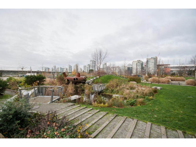 Furnished 1-bedroom with city view and outdoor garden space. - 802 - 1708 Columbia St, Vancouver West Side