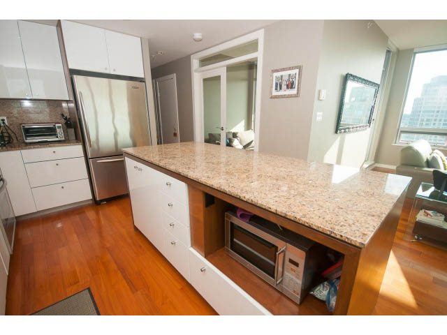 Bright kitchen with granite countertops, hardwood floors, and a city view. - 2401 - 1005 Beach Avenue, Vancouver Downtown
