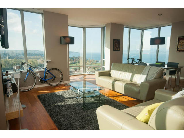 Furnished living room with hardwood floors, city view, and modern furniture. - 2401 - 1005 Beach Avenue, Vancouver Downtown