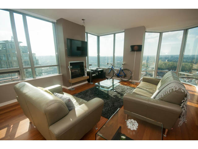 Bright living room with hardwood floors, city view, and modern furnishings. - 2401 - 1005 Beach Avenue, Vancouver Downtown