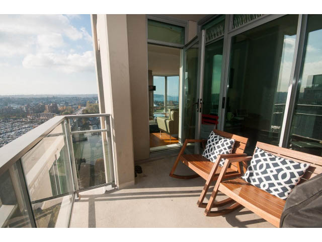 Furnished balcony with city view, modern furniture, and large windows. - 2401 - 1005 Beach Avenue, Vancouver Downtown