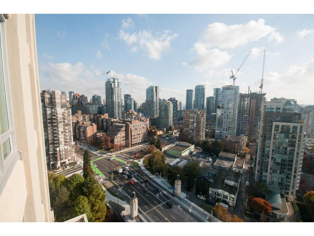 Bright living room with stunning city view and modern furnishings. - 2401 - 1005 Beach Avenue, Vancouver Downtown