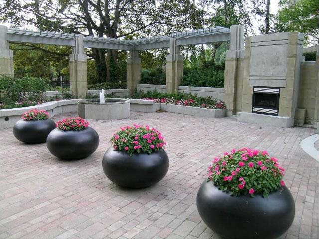 Furnished patio with large black planters, brick flooring, and a modern pergola. - 2401 - 1005 Beach Avenue, Vancouver Downtown