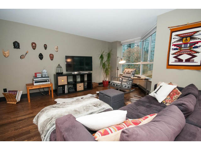 Furnished living room with hardwood floors, city view, and modern decor. - 303 - 717 Jervis St, Vancouver Downtown