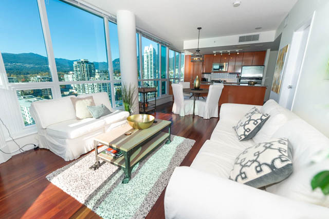 Bright living room with hardwood floors, city view, and modern furnishings. - 1905 - 138 East Esplanade Ave, North Vancouver