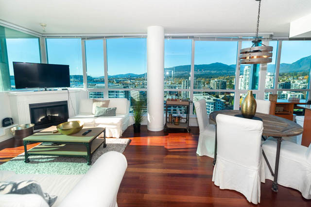 Spacious living room with hardwood floors, city view, and modern furnishings. - 1905 - 138 East Esplanade Ave, North Vancouver
