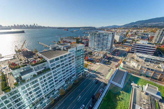 Bright living room with city view and modern furnishings. - 1905 - 138 East Esplanade Ave, North Vancouver