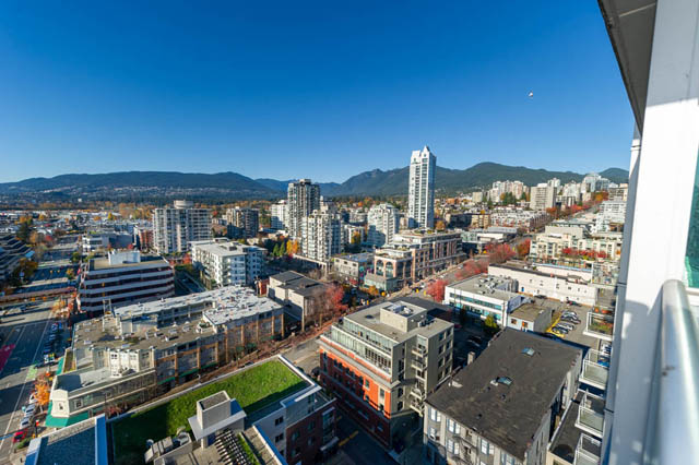 Bright living room with city view and modern furnishings. - 1905 - 138 East Esplanade Ave, North Vancouver