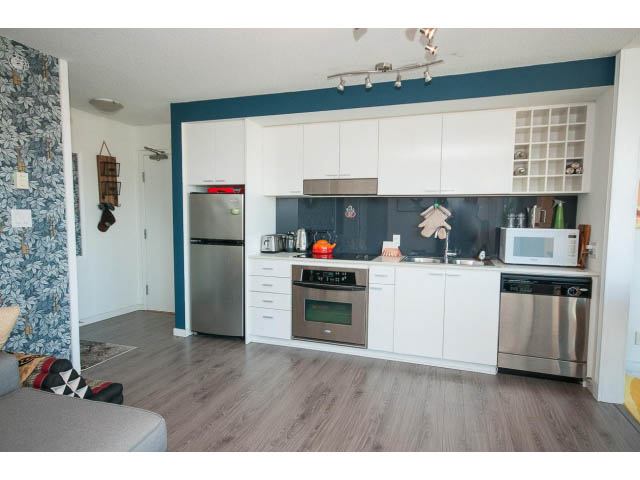 Bright kitchen with white cabinets, stainless steel appliances, and hardwood floors. - 3105 - 602 Citadel Parade, Vancouver Downtown