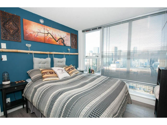 Furnished 1-bedroom condo with city view and bamboo decor. - 3105 - 602 Citadel Parade, Vancouver Downtown