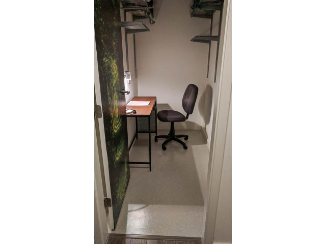 Small, cozy office nook with a desk, chair, and shelves. - 3105 - 602 Citadel Parade, Vancouver Downtown
