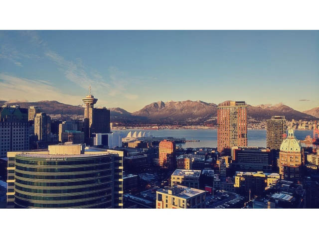 Furnished 1-bedroom condo with stunning city view and modern decor. - 3105 - 602 Citadel Parade, Vancouver Downtown