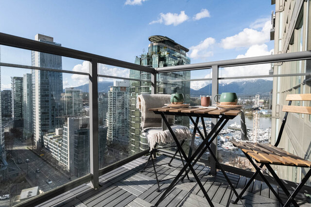 Furnished balcony with city view, overlooking skyscrapers and marina, perfect for enjoying the downtown ambiance.