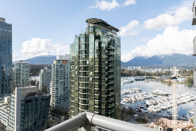 Spacious 1-bedroom + den condo with stunning city view and modern furnishings. - 2303 - 1328 West Pender Street, Vancouver Downtown