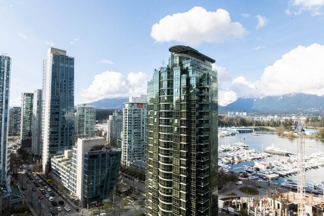 Spacious 1-bedroom + den condo with stunning city view and modern furnishings. - 2303 - 1328 West Pender Street, Vancouver Downtown