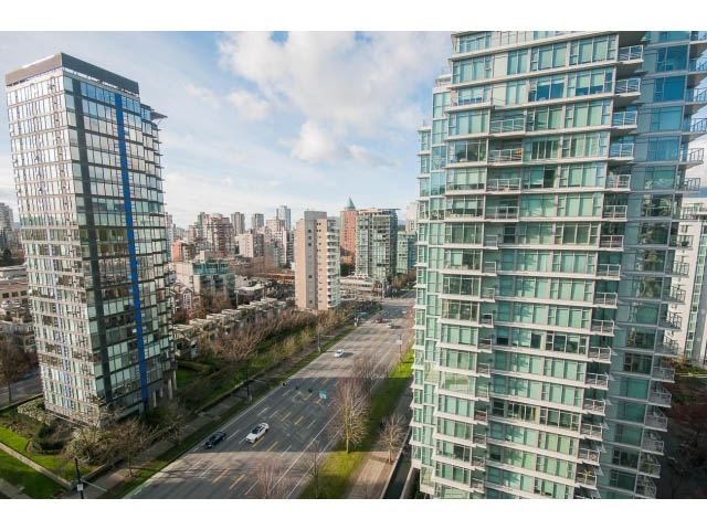 Spacious 2-bedroom + den condo with city views and modern furnishings. - 1402 - 1680 Bayshore Drive, Vancouver Downtown