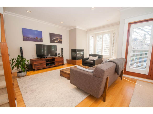 Bright living room with hardwood floors, city view, and modern furnishings. - 398 W 13th Ave, Vancouver West Side