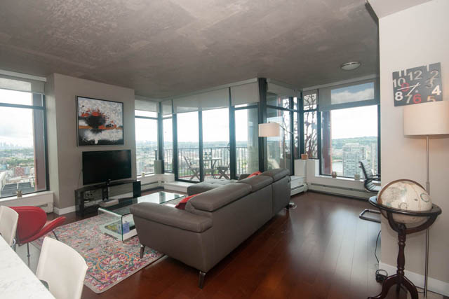 Furnished living room with hardwood floors, city view, and modern decor. - 3806 - 128 Cordova St W, Vancouver Downtown