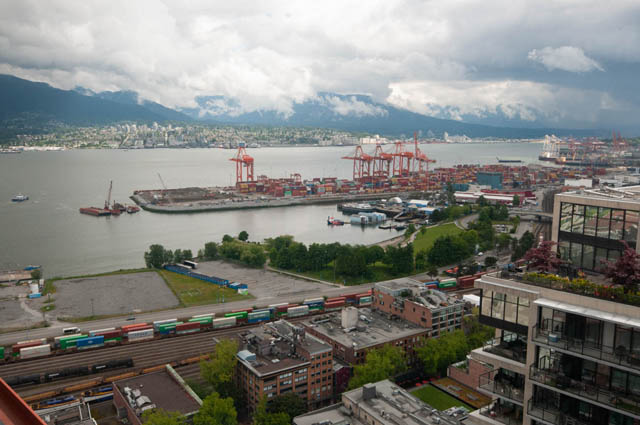 Furnished 2-bedroom + den with city view and modern decor. - 3806 - 128 Cordova St W, Vancouver Downtown