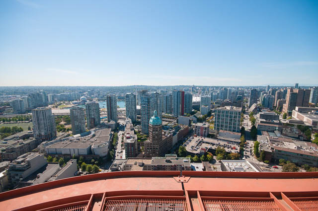 Spacious 2-bedroom + den with stunning city view and modern furnishings. - 3806 - 128 Cordova St W, Vancouver Downtown